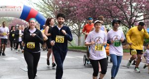 a photo of students and mu administrators running from the starting line of the Heinsz 5K