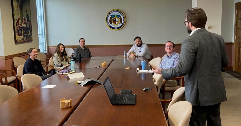 Course Director Jason Lewis teaching the AGO Practicum students in Jefferson City. Left to right: Madison Vaughn, Jordyn Green, Joshua Long, Austin Rucker, Sean McDowell.